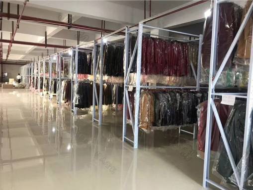 轟動(dòng)全城 鳳城 百利家購(gòu)物廣場(chǎng)二樓 雙面羊絨大衣廠家展銷,全場(chǎng)1折 全場(chǎng)1折 11月18日震撼來(lái)襲 盛大開(kāi)業(yè)